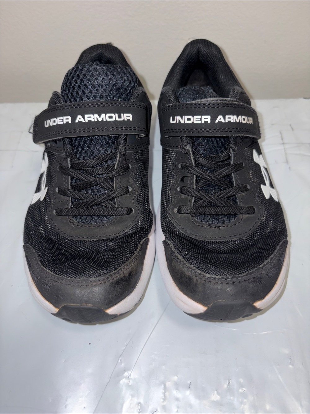Kids Under Armour Assert charged 10 Running Shoe size 1Y
